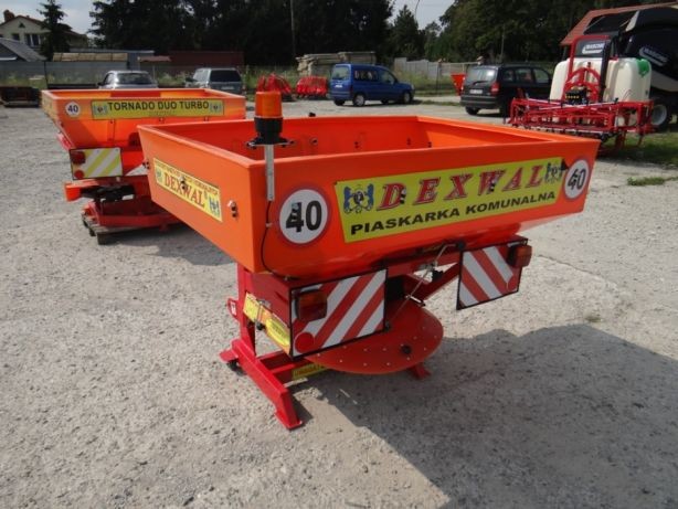 Piaskarka posypywarka 850 l 1200 kg zamykanie hydrauliczne DEXWAL — zdjęcie 2