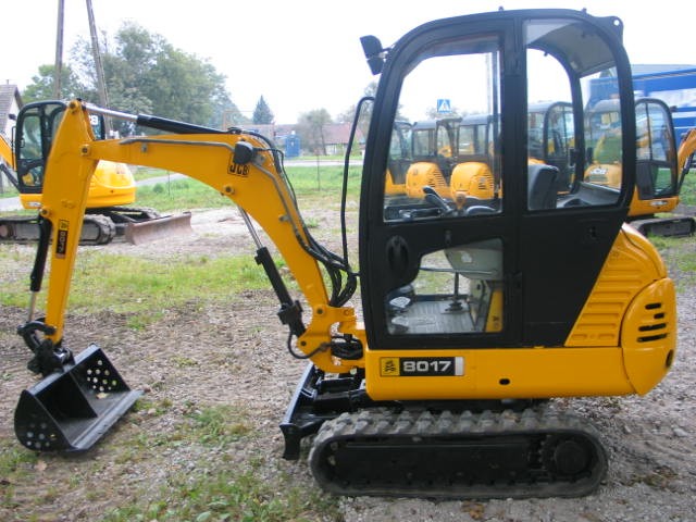 JCB 8017 z 2003 roku - koparkikrakow.pl — zdjęcie 1