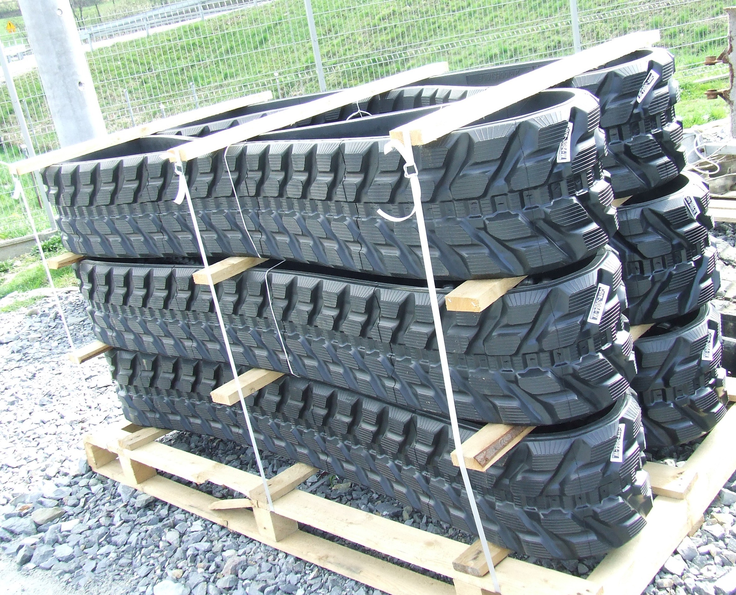 Gąsienica  gumowa 300X52.5X78 Brigstone Core- Tech Denison — zdjęcie 2