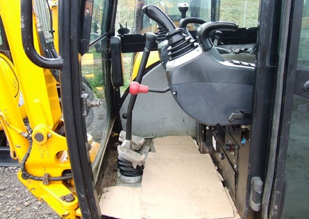 okazja sprzedam minikoparkę JCB 8025 ZTS rok 2008 — zdjęcie 5