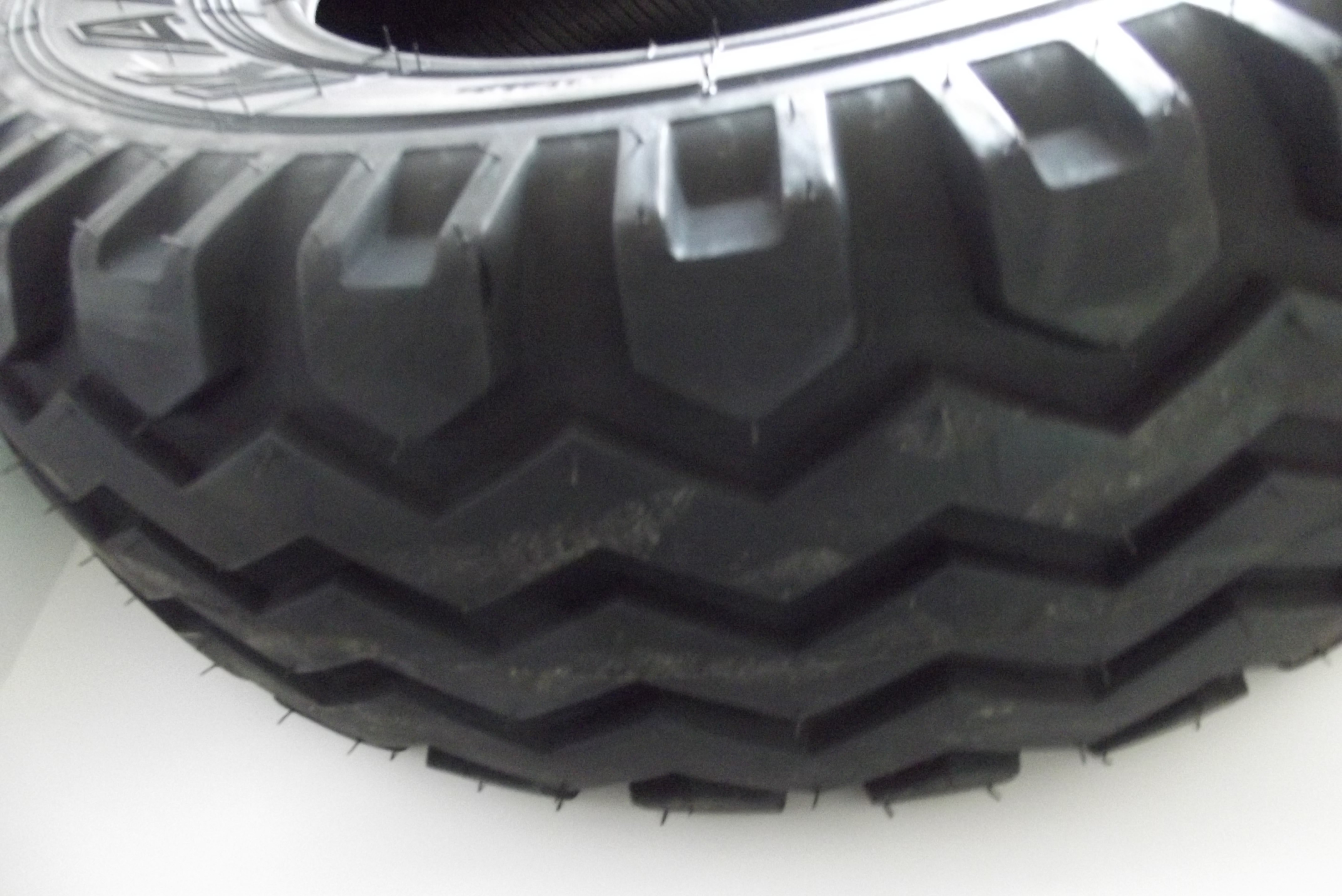 Opona przyczepy rolniczej 10/75 x 15,3 12PR — zdjęcie 4