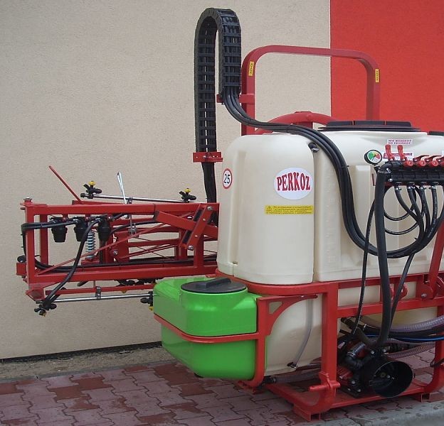 Opryskiwacz polowy zawieszany Perkoz 400,600,800 i 1000 L — zdjęcie 1