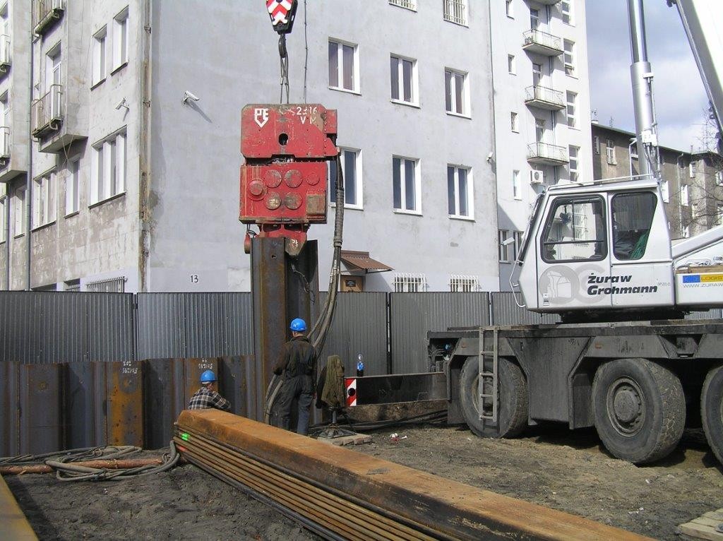 Używany wibromłot PVE 2316 VM do pracy na dźwigu — zdjęcie 1