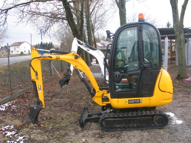 JCB 801.8 z 2011 roku — zdjęcie 1