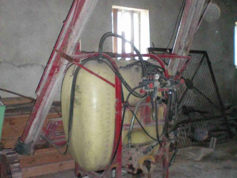 Opryskiwacz polowy zawieszany RAU 1000 l — zdjęcie 2