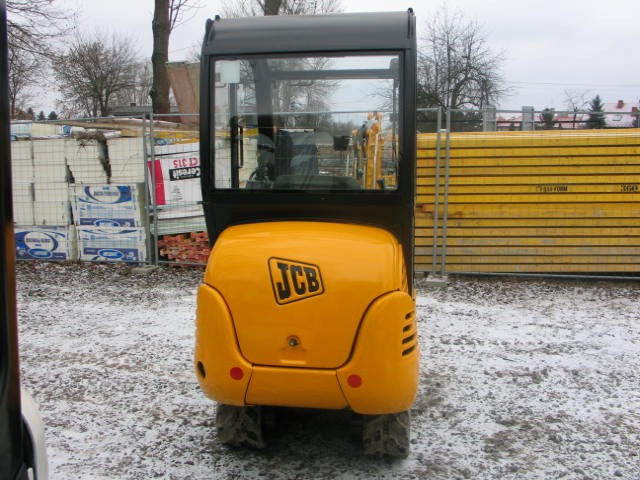 Sprzedam JCB 8015 z 2004 roku - mini koparka — zdjęcie 6