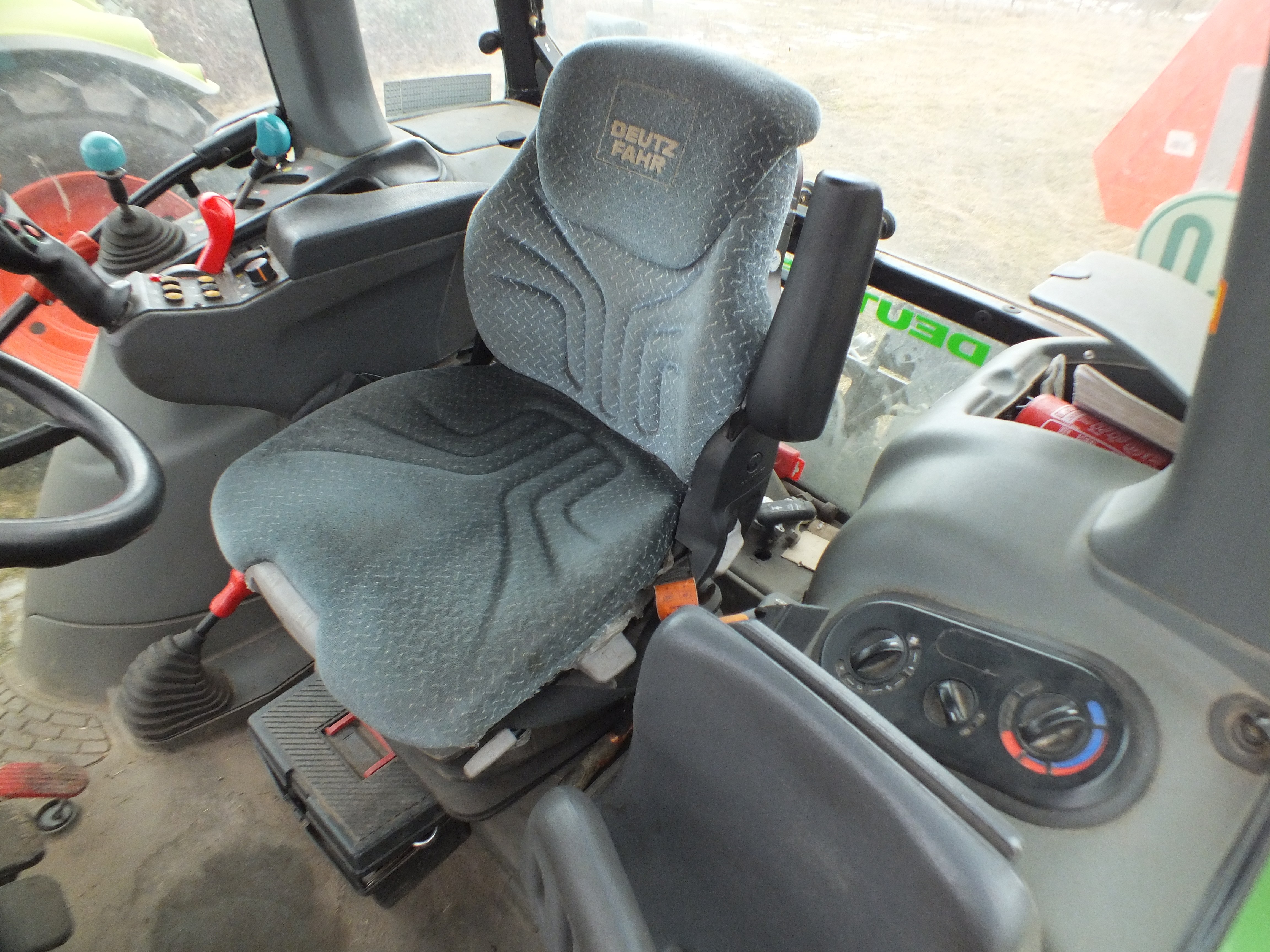 Ciągnik Model Agrotron 200 Marka Deutz – Fahr, stan idealny — zdjęcie 3