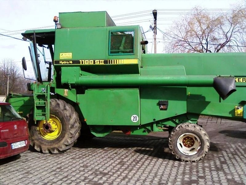 kombajn zbożowy John Deere 1188 — zdjęcie 3