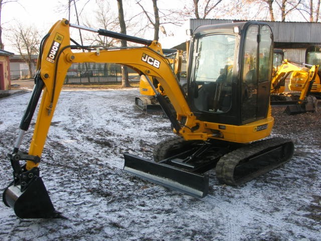 JCB 8030 ZTS z 2007 roku — zdjęcie 3