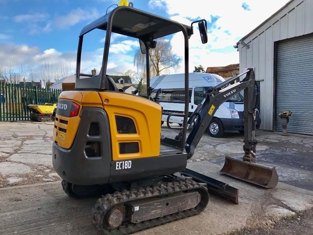 Minikoparką Volvo EC18 — zdjęcie 5
