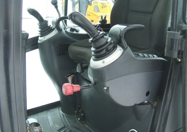 minikoparka JCB 8018 - rok 2008. — zdjęcie 4