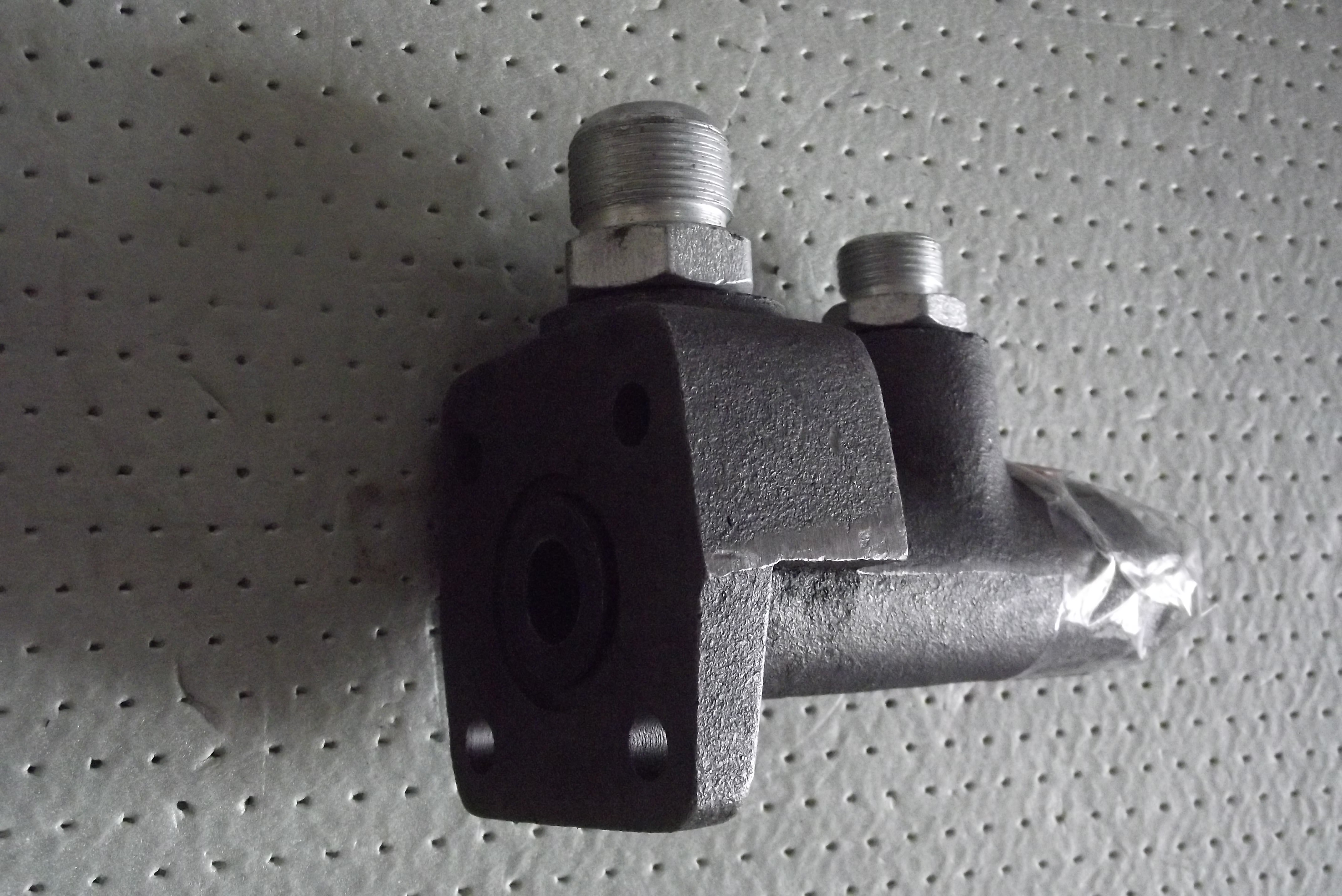 Zawór pompy hydraulicznej LTZ ORYGINAŁ — zdjęcie 2