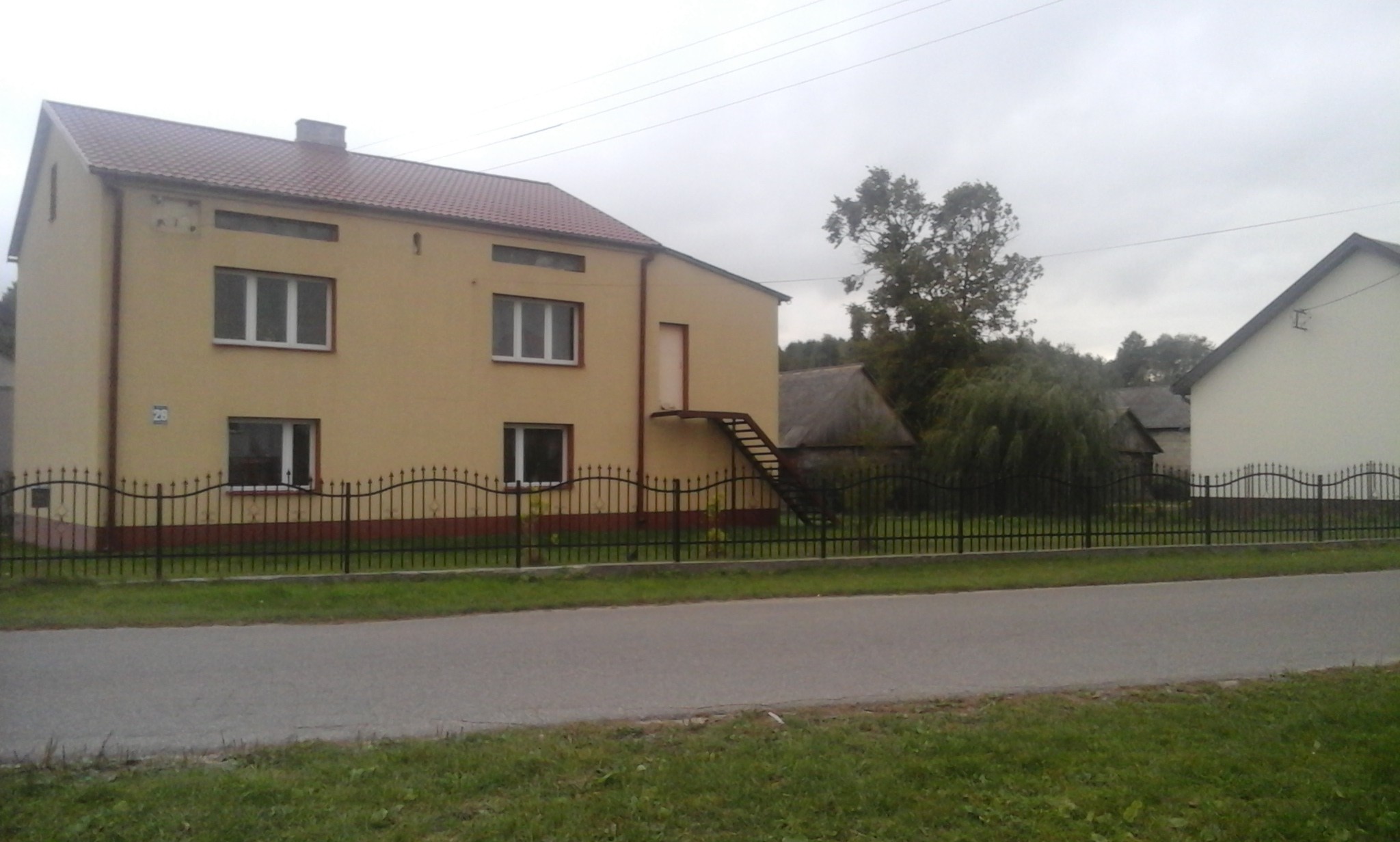 sprzedam dom i budynki gospodarcze — zdjęcie 1
