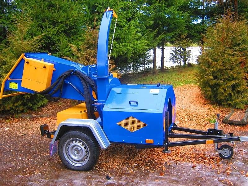 Rębak spalinowy, tarczowy do gałęzi 25 kM na przyczepie RTH-25K KORNIK — zdjęcie 4