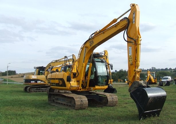 Koparka gąsienicowa JCB JS 130LC z roku 2007 — zdjęcie 2