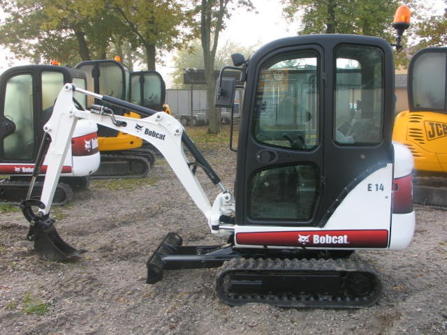 Koparka Bobcat E14 2010 - wybór maszyn — zdjęcie 1