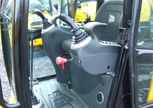 Minikoparka gąsienicowa JCB 8018 , .roku 2010.. — zdjęcie 4