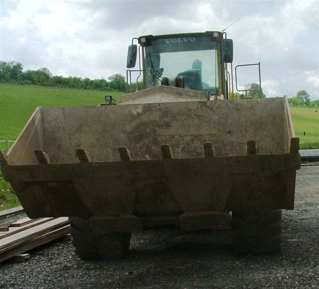Ładowarka kołowa Volvo L 180 E — zdjęcie 2
