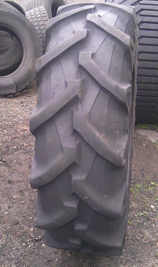 (G78) Opona 16.9 R26 Pirelli — zdjęcie 1