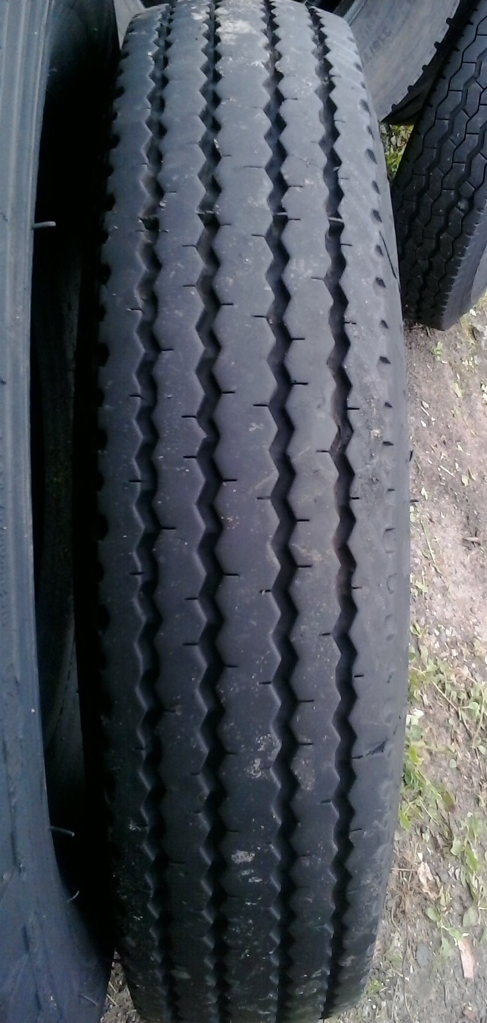 (G563) Opona 11.00 R20 Stomil  — zdjęcie 1