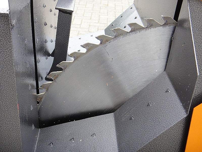 PIŁA WAHADŁOWA DO DREWNA OPAŁOWEGO 700 mm, silnik benzynowy 13 kM — zdjęcie 3