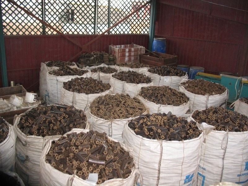 Sprzedaży biopaliw: brykiety (opakowanie 10 kg), p — zdjęcie 2