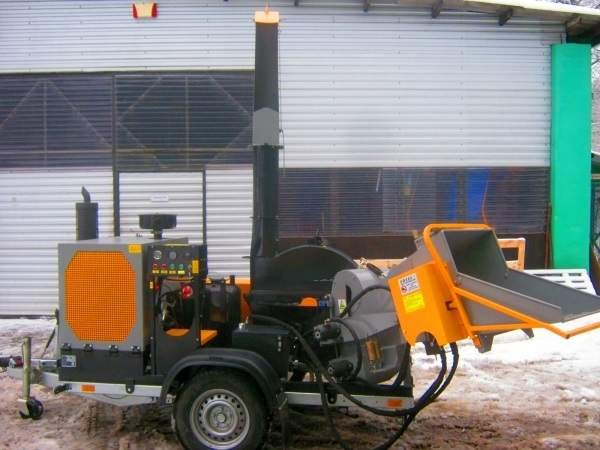 Rębak tarczowy na podwoziu leśnym,  65HP, 4 noże tnące, BóBR 92 PROFI — zdjęcie 6