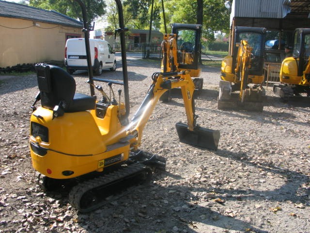 koparkikrakow.pl - JCB Micro Plus - 2010 rok — zdjęcie 3