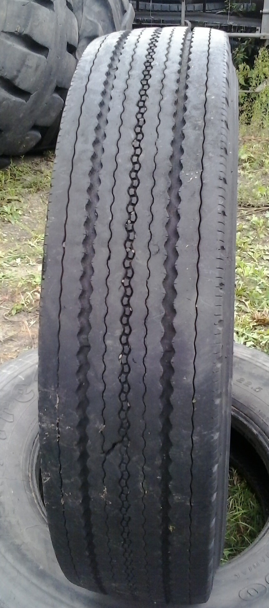 (G573) Opona 11.00 R20 Bridgestona R295 — zdjęcie 1