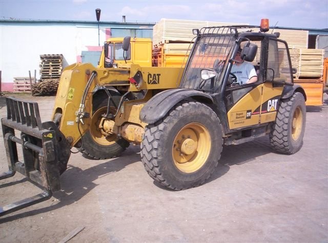Ładowarka teleskopowa Caterpillar — zdjęcie 2