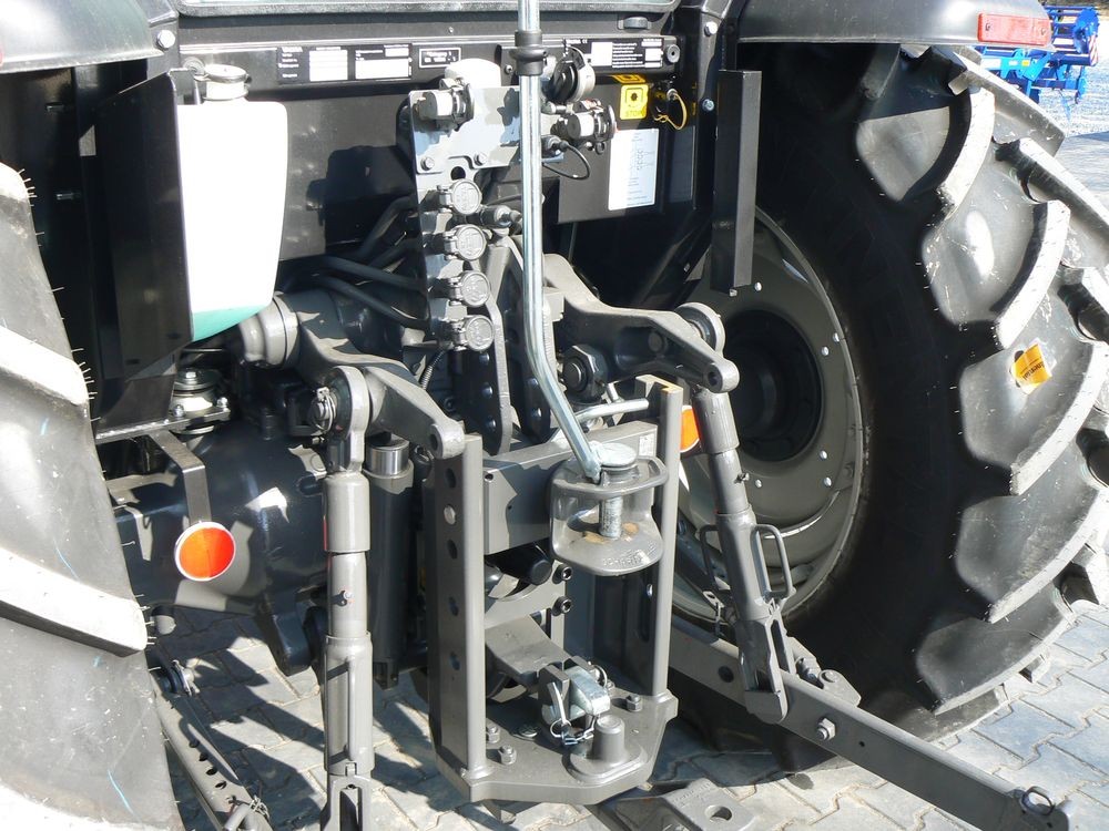 Nowy ciągnik rolniczy Valtra A83 + ładowacz Q36 — zdjęcie 5
