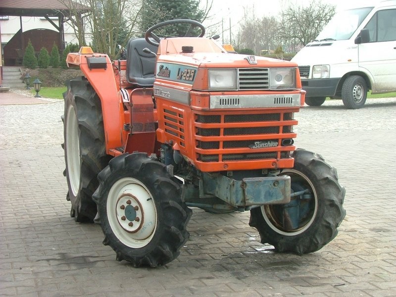 Mini traktorek Kubota L1-225 — zdjęcie 2