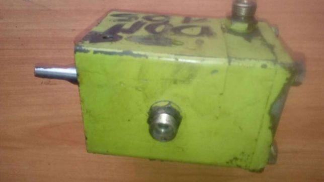 Rozdzielacz Claad Dominator 80,85,76,86,96,100,105 części John Deere — zdjęcie 3