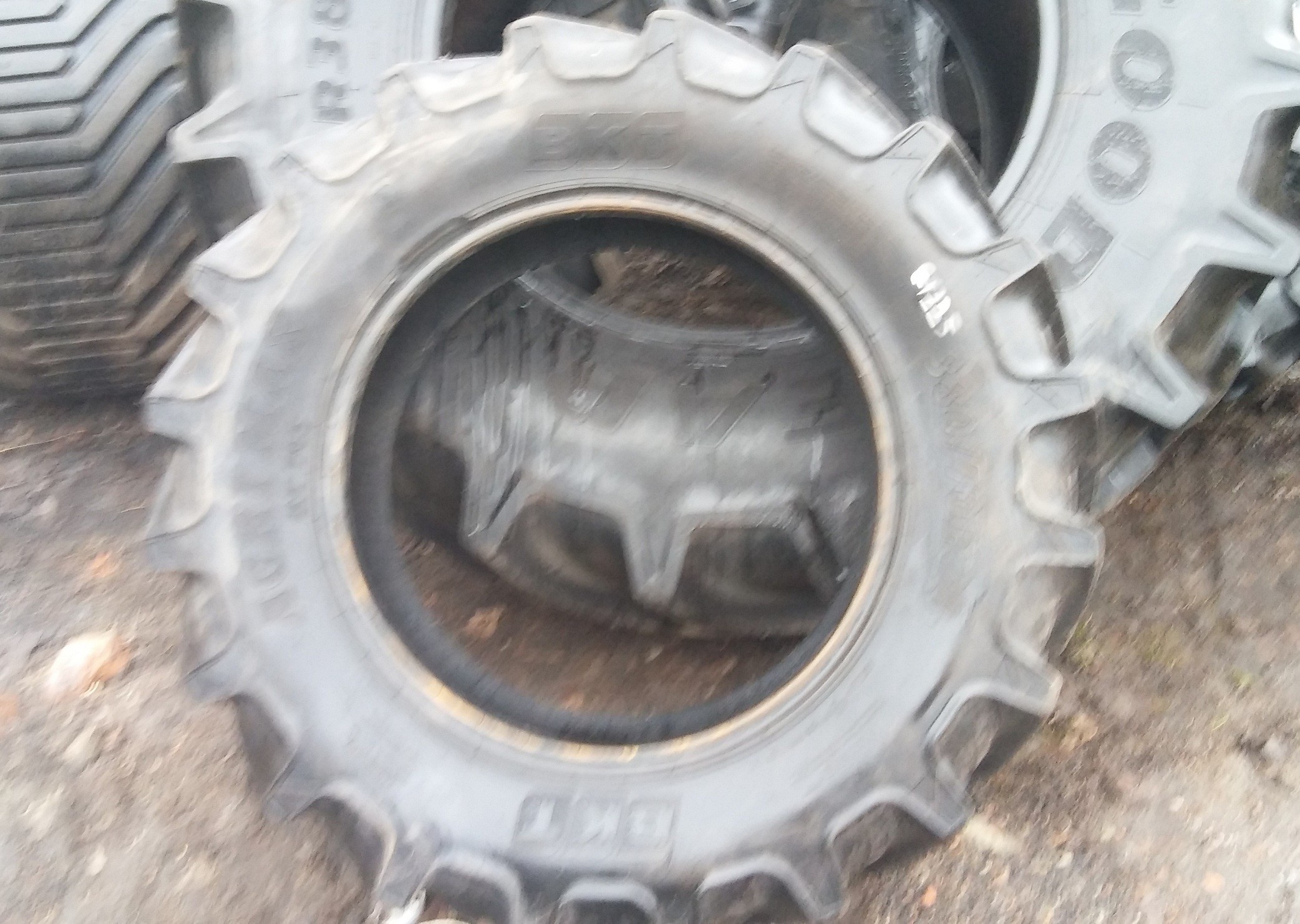 (G1225) Opona 380/70 R28 BKT — zdjęcie 2