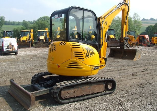 Minikoparka JCB 8030 ZTS z roku 2007 — zdjęcie 2