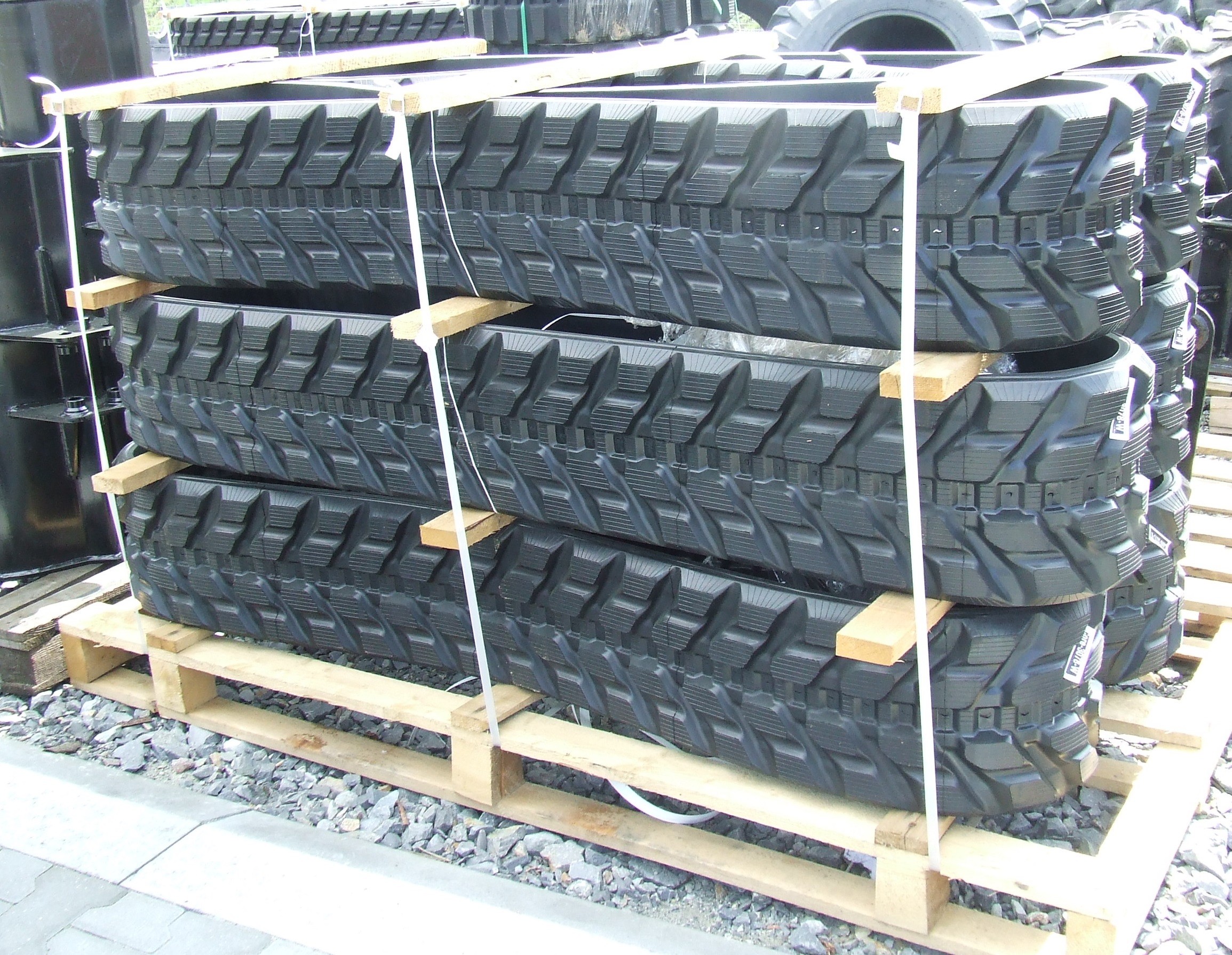 Gąsienica gumowa 230X96X33 Brigstone Denison — zdjęcie 4
