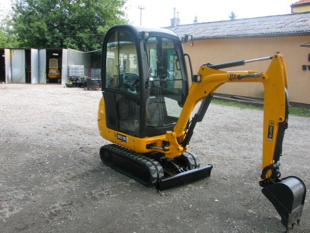 Koparki JCB 8016 2007-08 - 3 łyżki, super stan — zdjęcie 4