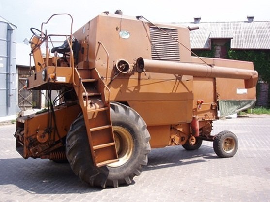 SPRZEDAM KOMBAJN ZBOŻOWY BIZON Z056 — zdjęcie 3