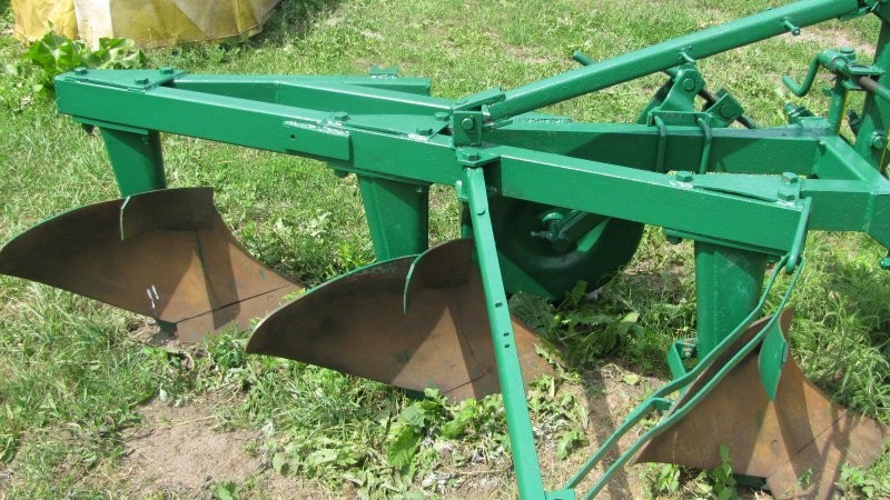 PŁUG 3-SKIBOWY — zdjęcie 3