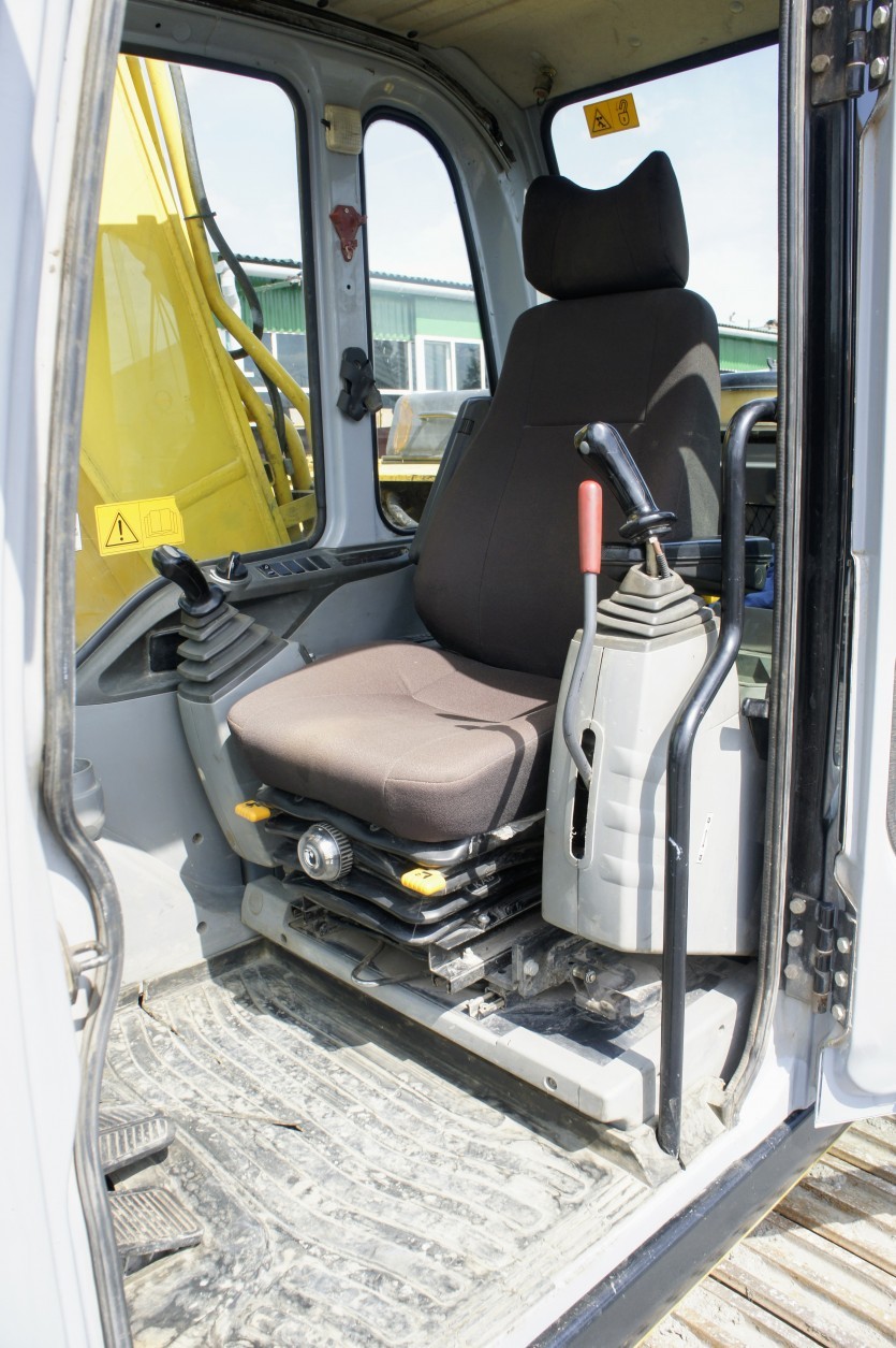 Koparka gąsienicowa NEW HOLLAND Kobelco E305, 2007r, 152 000 zł + VAT, — zdjęcie 7