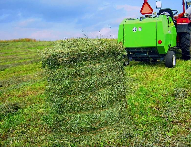 Mini prasa zwijająca do siana, sianokiszonki, słomy, moc ciągnika 25kM — zdjęcie 3
