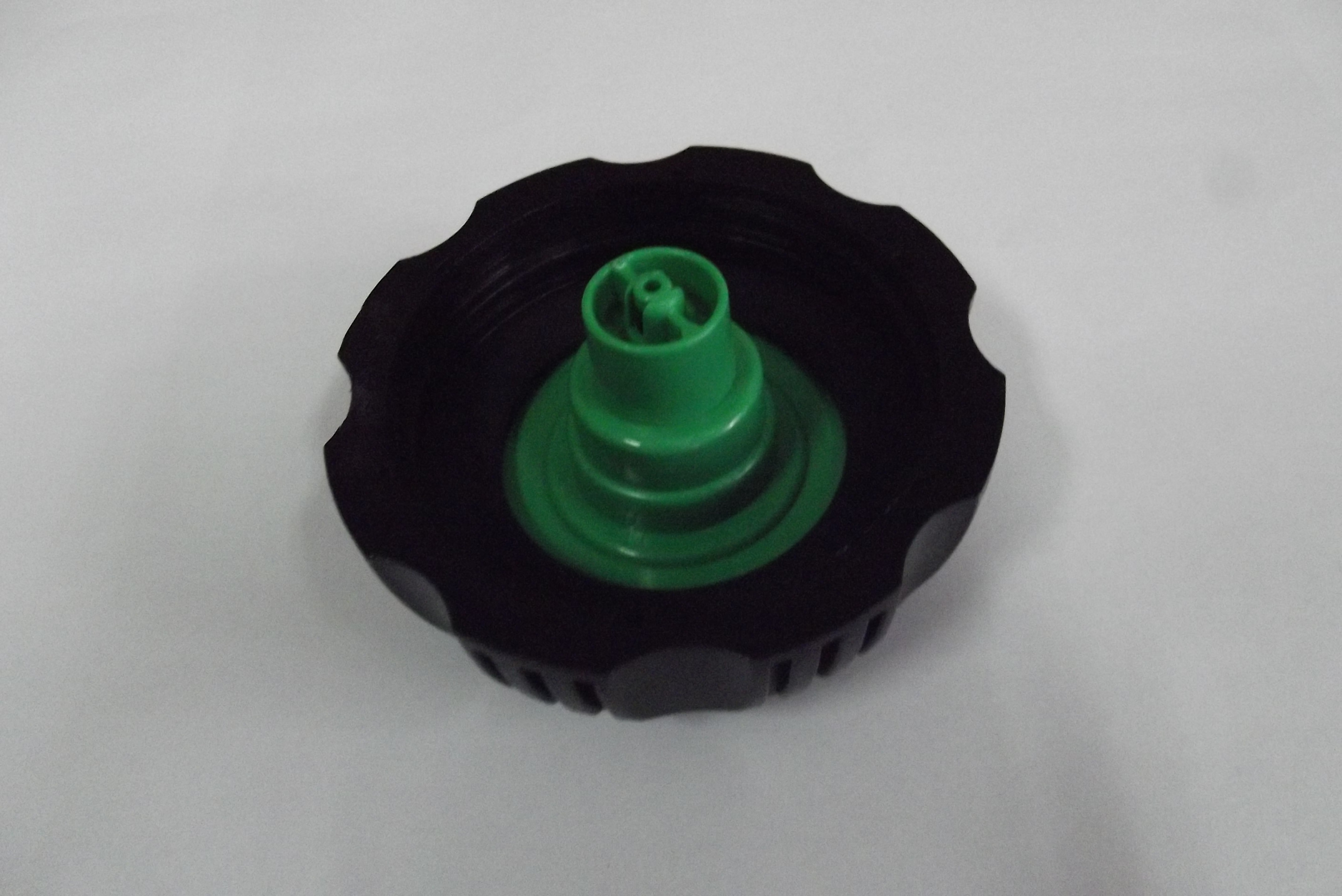 Korek wlewu paliwa Zetor 3320-7340, 3321-7341 plastikowy zbiornik pali — zdjęcie 1