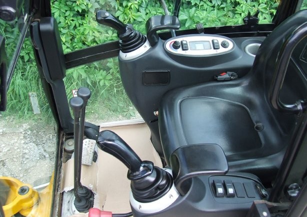 MINI KOPARKA JCB 8014 z roku 2007 — zdjęcie 1