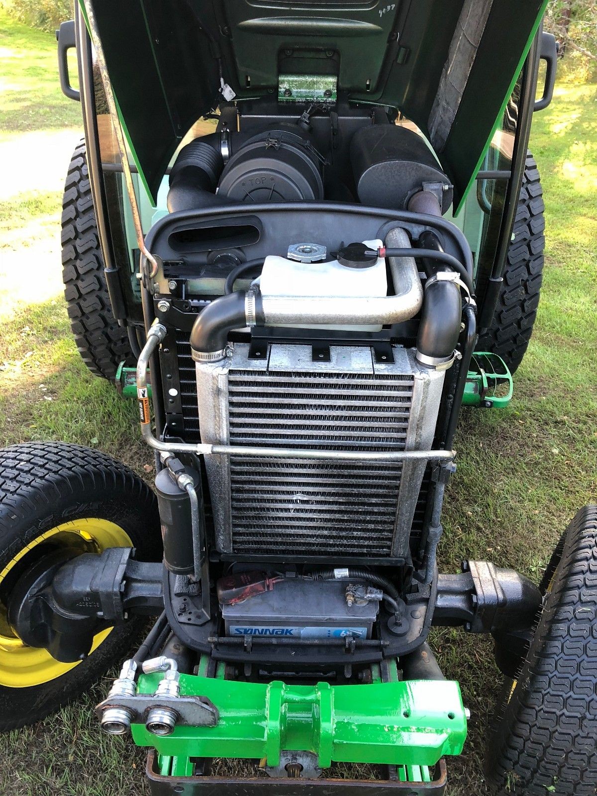 john deere 4720 4x4 kompaktowy ciągnik — zdjęcie 3