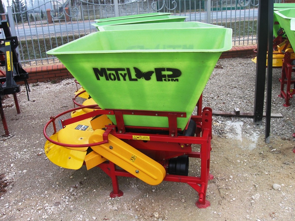 Rozsiewacz nawozów zawieszany POM Augustów Motyl 400 kg — zdjęcie 4