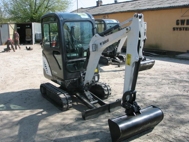 Koparka Bobcat E16 2013 - jak nowa, 3 łyżki — zdjęcie 5