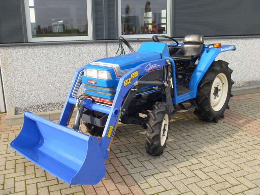 Iseki TA215 ciagnik rolniczy  — zdjęcie 1