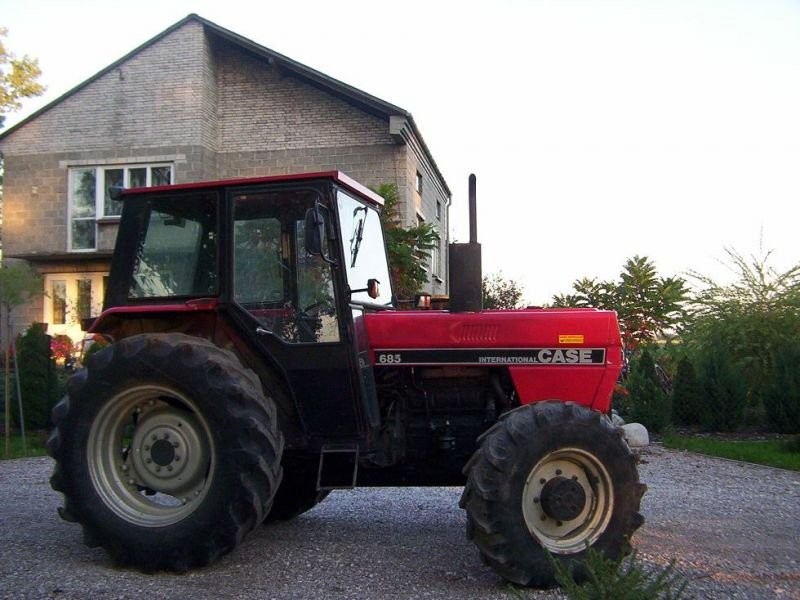 Ciągnik CASE 685 A — zdjęcie 3