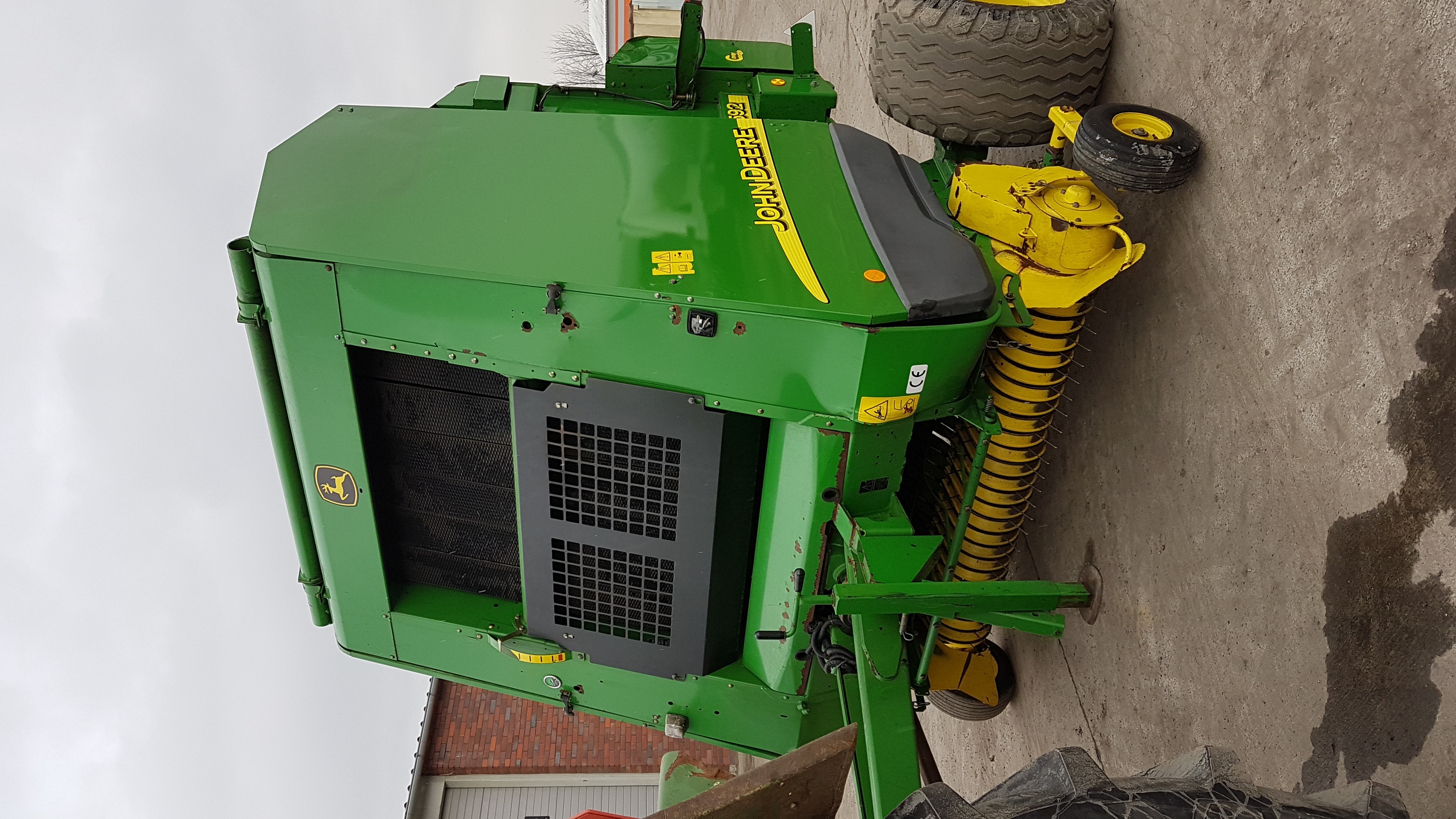 Presa John Deere 592 — zdjęcie 1