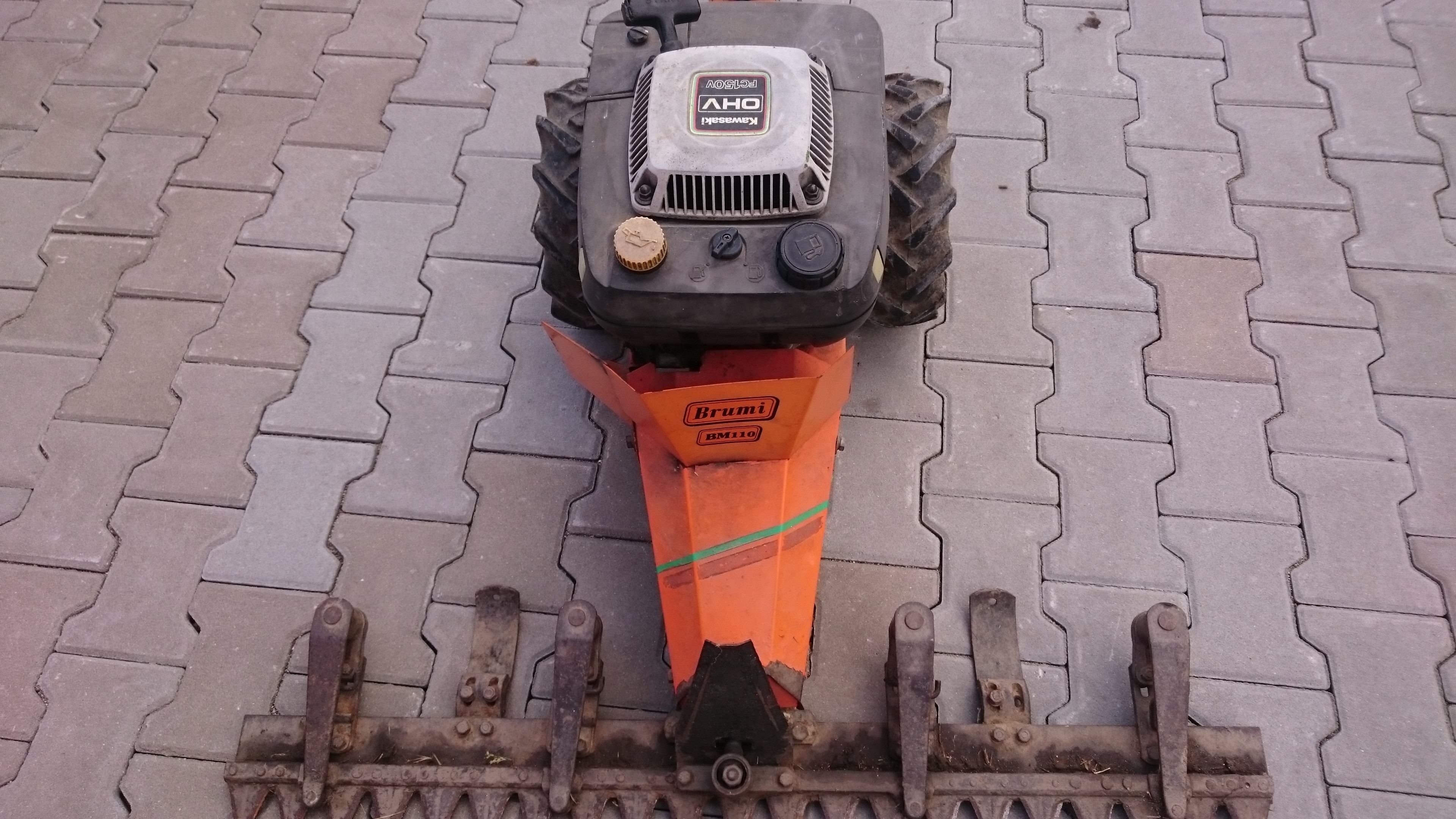 Kosiarka listwowa Kawasaki — zdjęcie 3